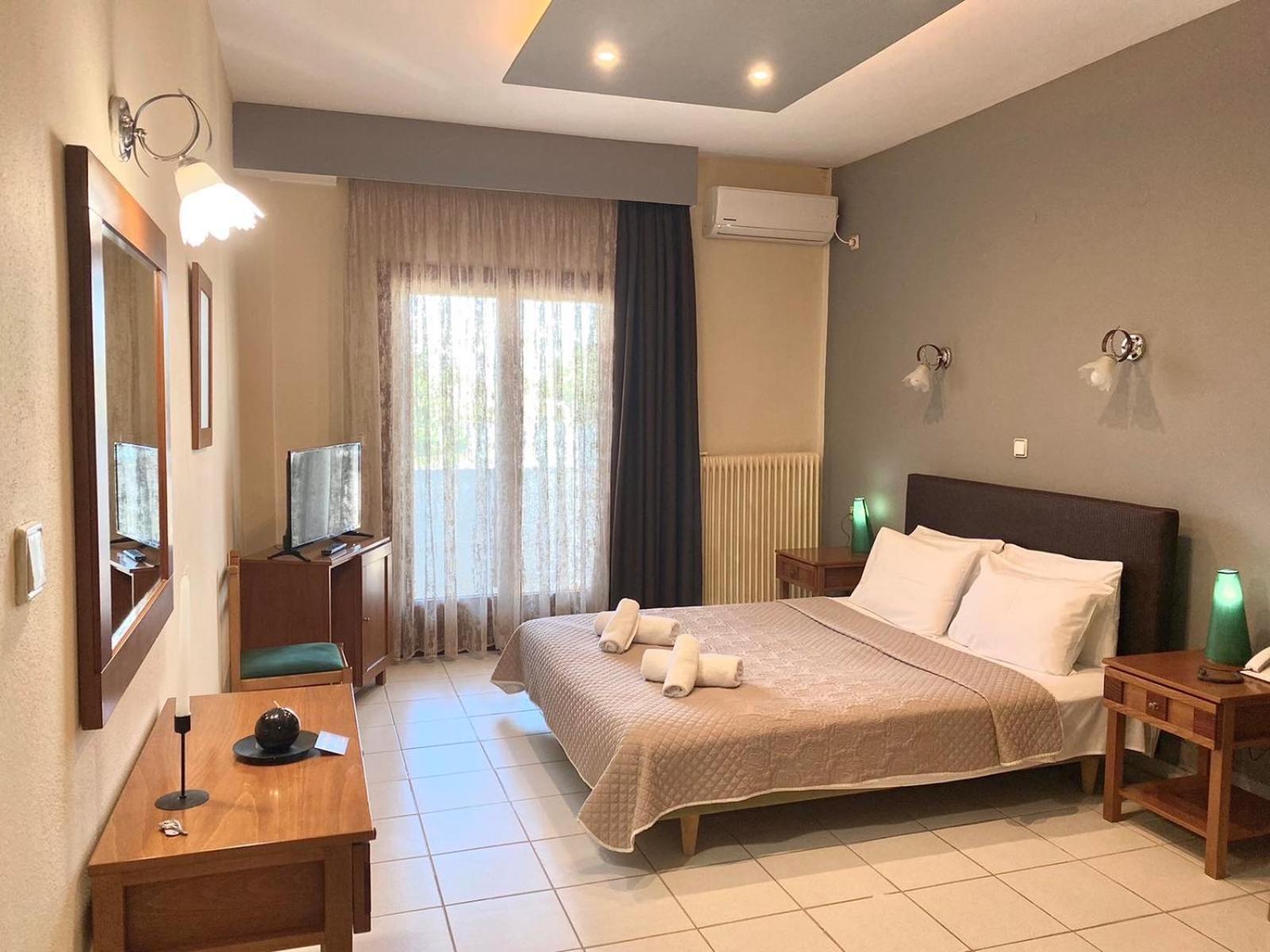 Thrassa Hotel Tycheron ภายนอก รูปภาพ