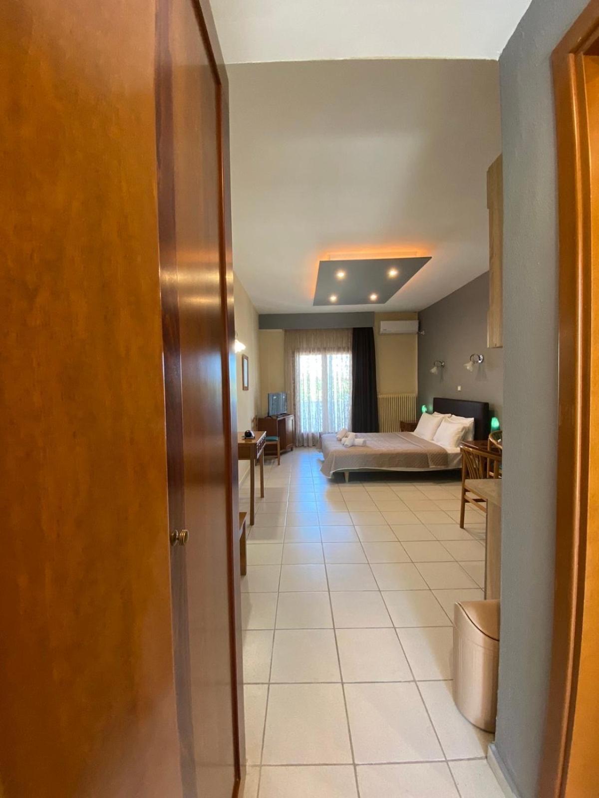 Thrassa Hotel Tycheron ภายนอก รูปภาพ