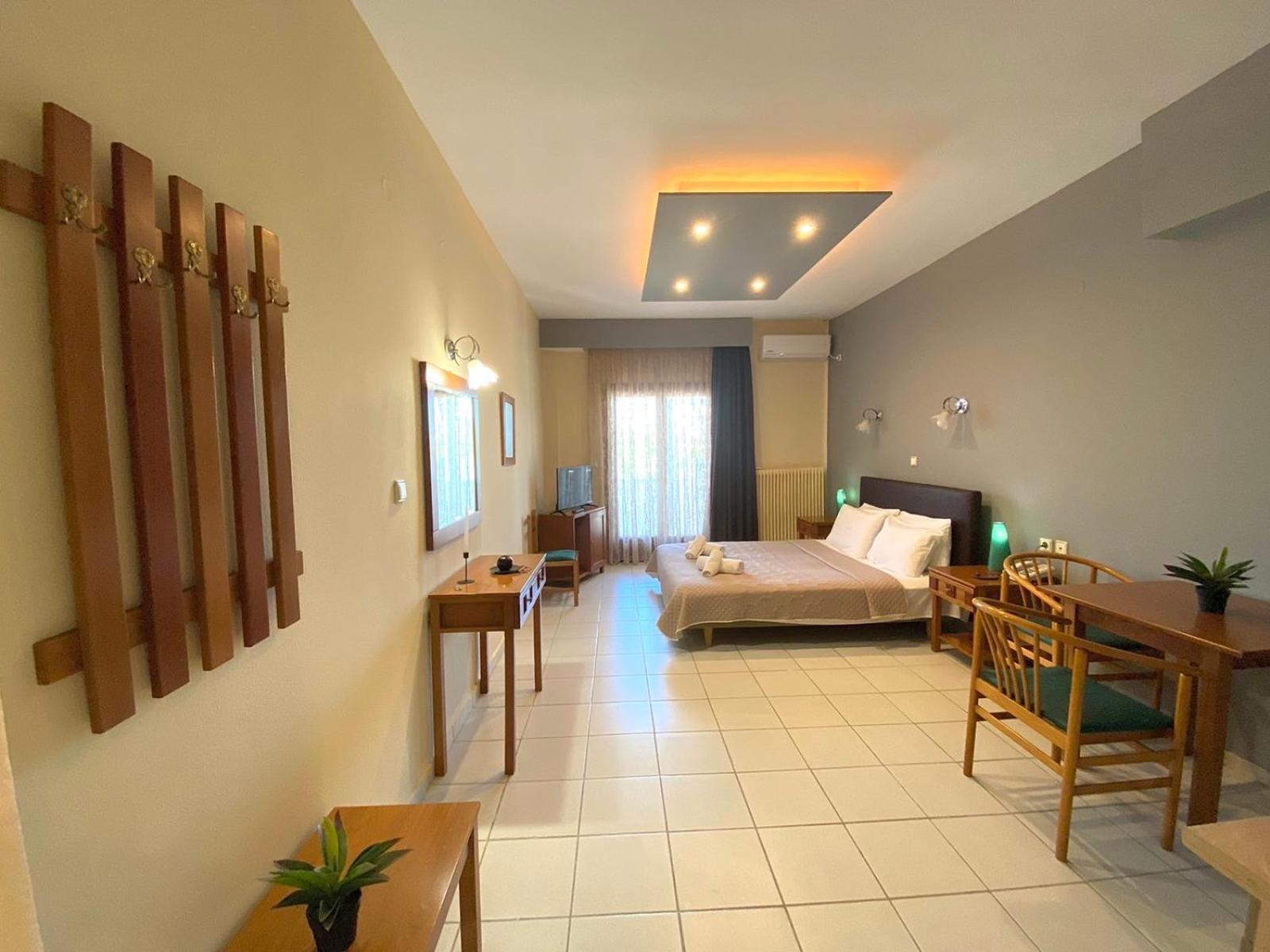 Thrassa Hotel Tycheron ภายนอก รูปภาพ