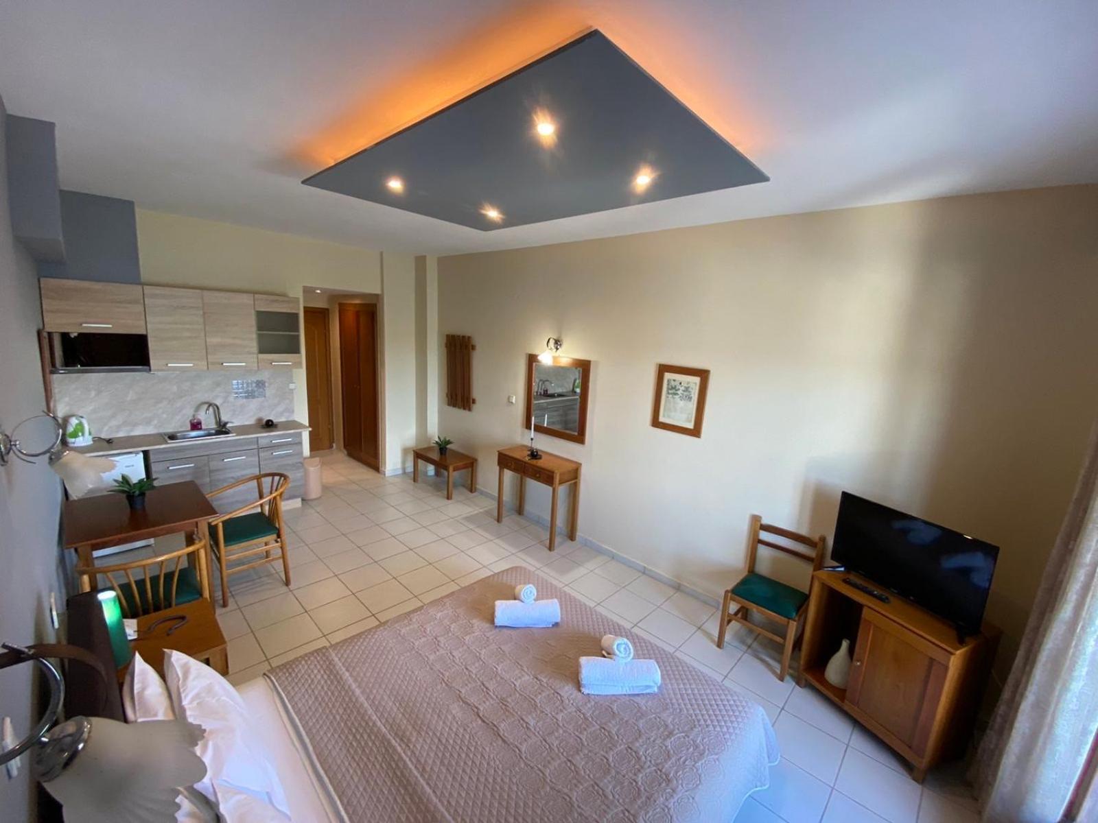 Thrassa Hotel Tycheron ภายนอก รูปภาพ